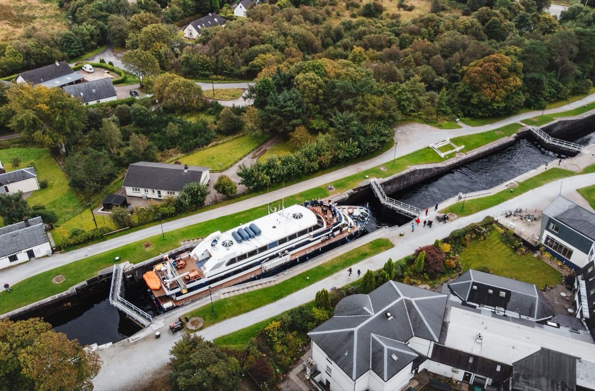 Caledonian Discovery vs Le Boat pour le Caledonian Canal