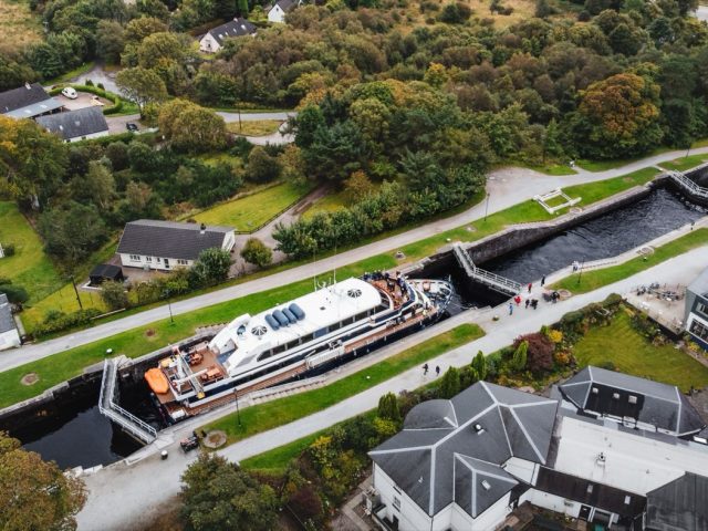 Caledonian Discovery vs Le Boat pour le Caledonian Canal