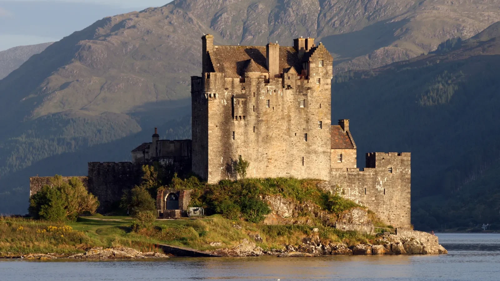 Châteaux des Highlands autour du Loch Ness : tarifs 2026